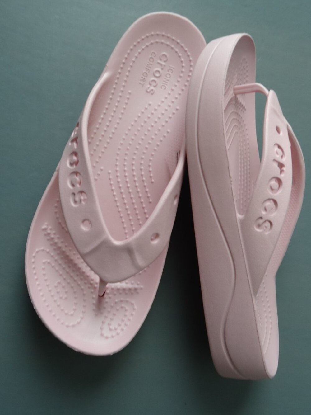 SIZE 7. CROCS women’s slides wedge flip flop thong sandals.